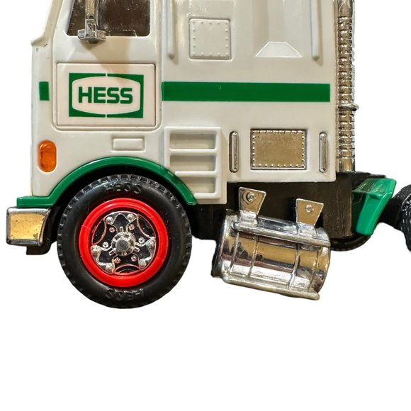 Hess Toy Hauler Truck 1999 Vehicle Lights Realistic Play Vintage Green White - Picture 2 of 8